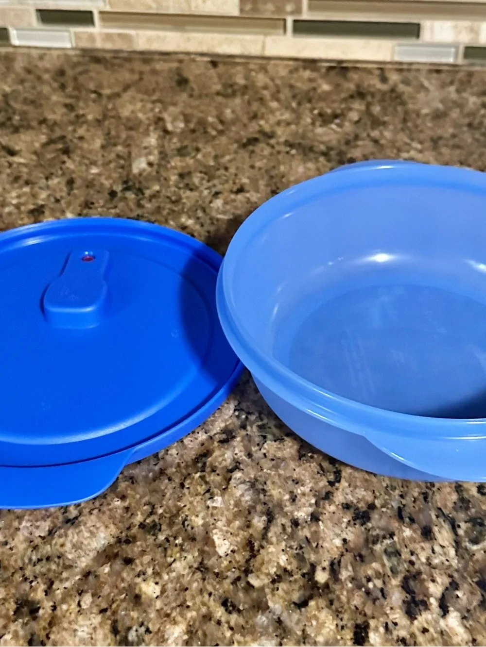Tupperware crystal wave Container 4 1/4 cups - 1 liter - blue color